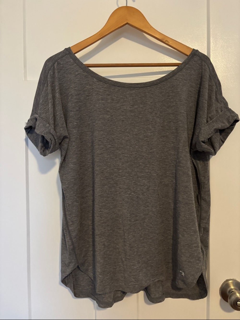 GAP Fit Gray Scoop Neck Short Sleeve Tee